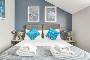 Stylish & Comfy 1 Bed Apt by Tent Serviced Apartments Egham - Town centre with parking and Wifi
